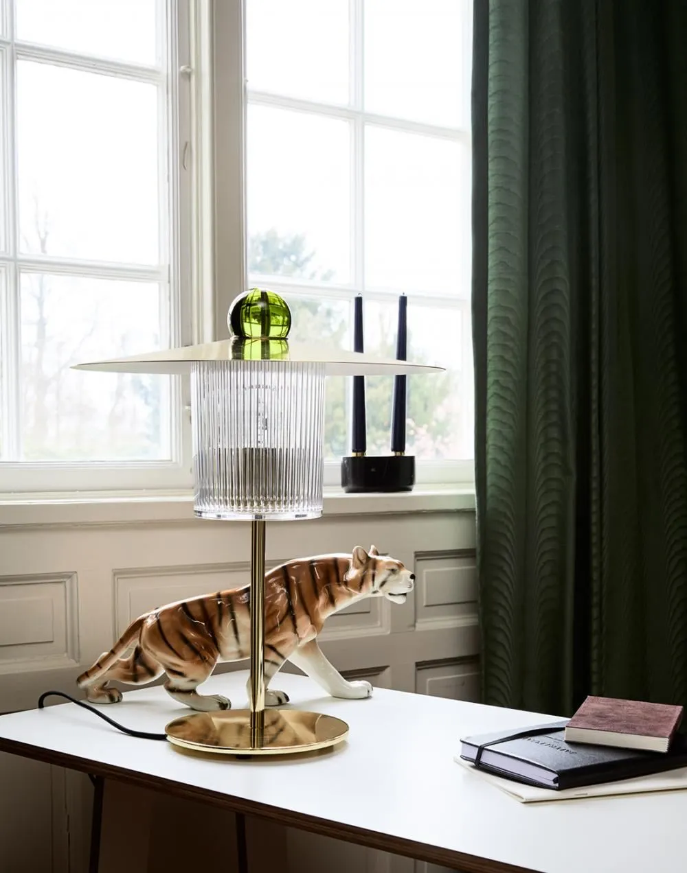 Ball on top table lamp